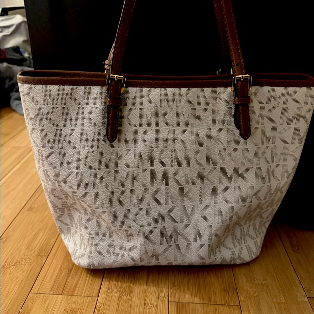 White Michael Kors tote